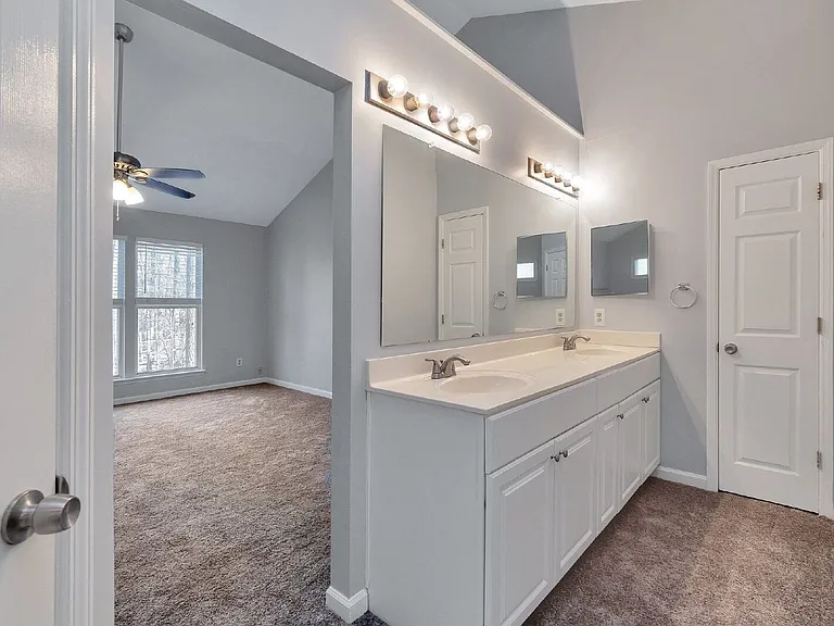 4641 Hampton Chase NE — Photo 12