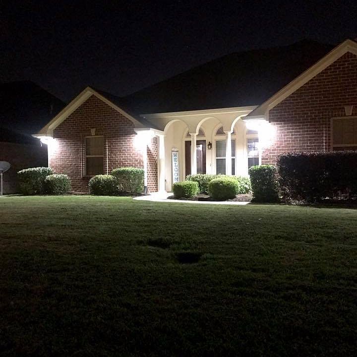 1st image of 903 Woodridge Cir