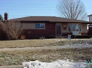 28434 Sutherland Ave, Warren, MI 48088