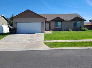 117 SW Cottonwood Dr, Hermiston, OR 97838