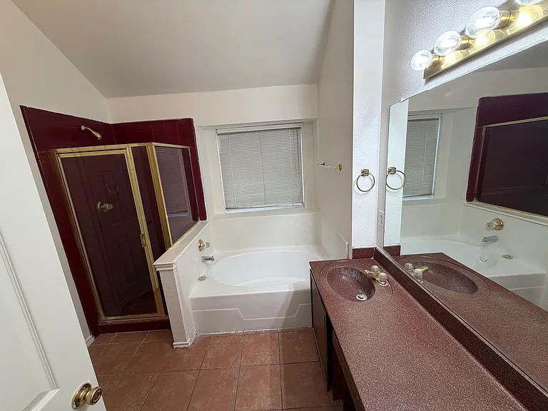 1005 Chelsea Dr — Photo 14