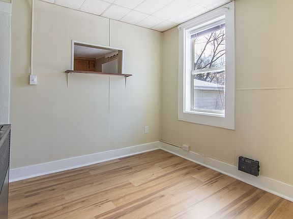 4th image of 1038 Summer St NE