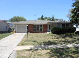 636 Charing Cross Rd, Elk Grove Village, IL 60007