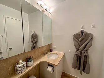 Rented by R New York