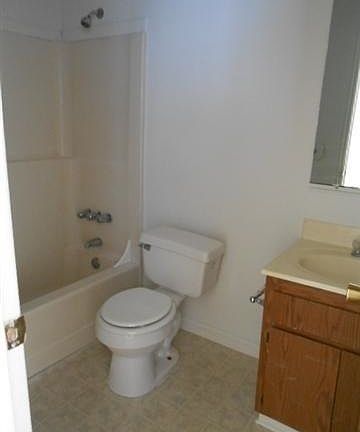 5th image of 2103 Rolling Ridge Dr