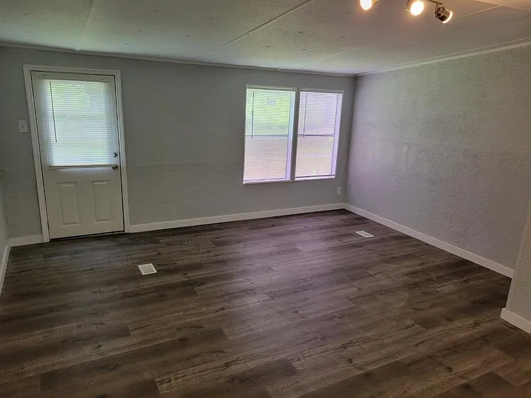 2707 Walker Rd — Photo 8