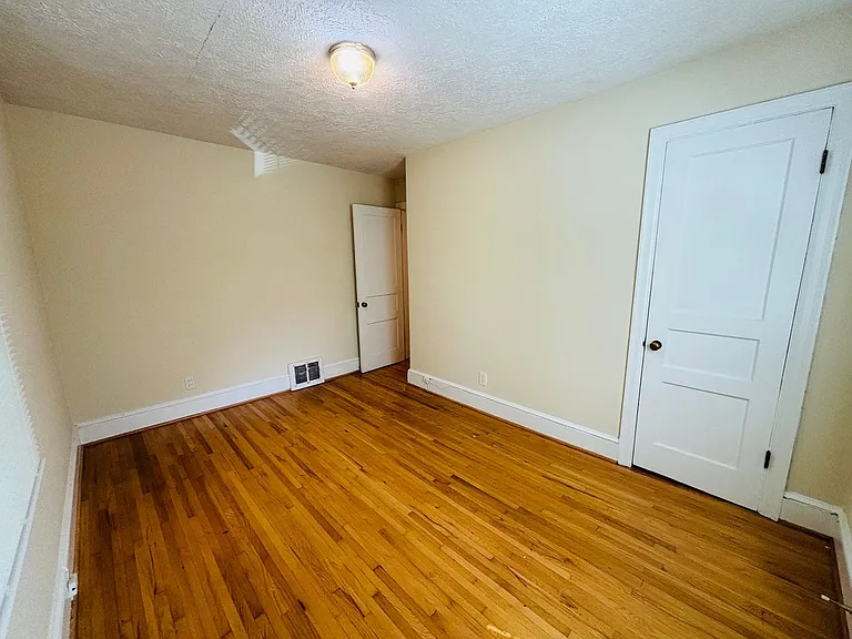 1011 Draper Rd SW — Photo 12