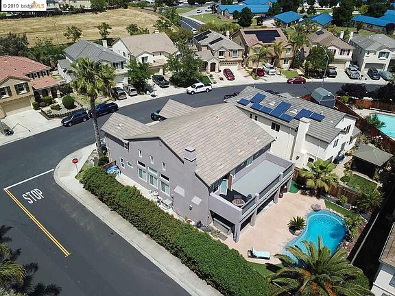 4th image of 2224 Cambridge Dr