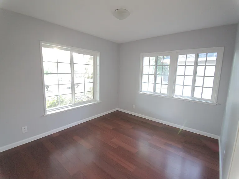 10044 Woodley Ave — Photo 18