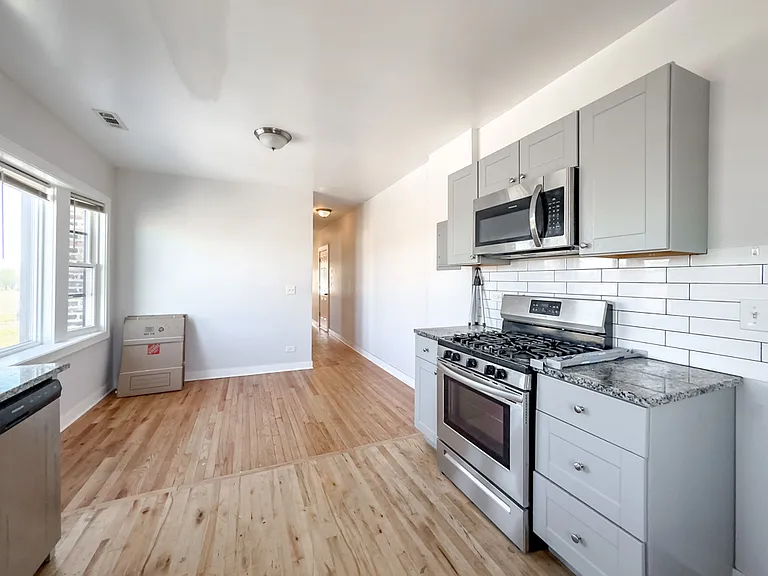 5610 N Western Ave #302 — Photo 5