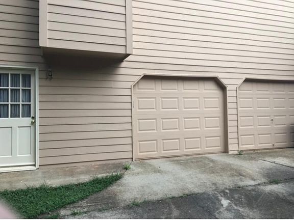 5th image of 1830 Travers Cir