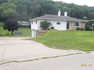 21679 Kings Row, Dubuque, IA 52001