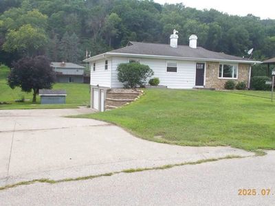 21679 Kings Row, Dubuque, IA, 52001