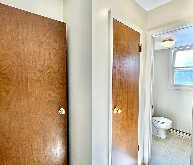 Oak Manor Dr — Photo 63