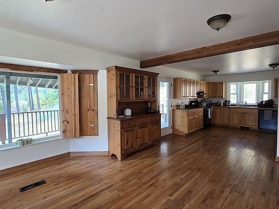 3rd image of 3991 Camas Creek Rd