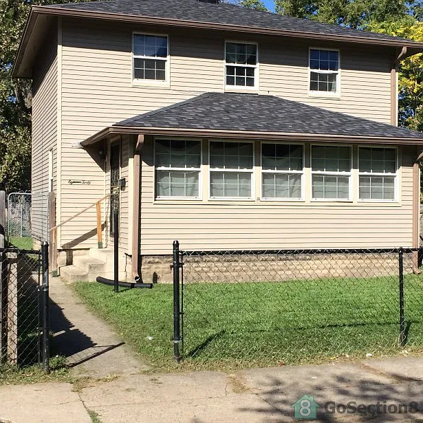 1840 N Dexter St photo 1