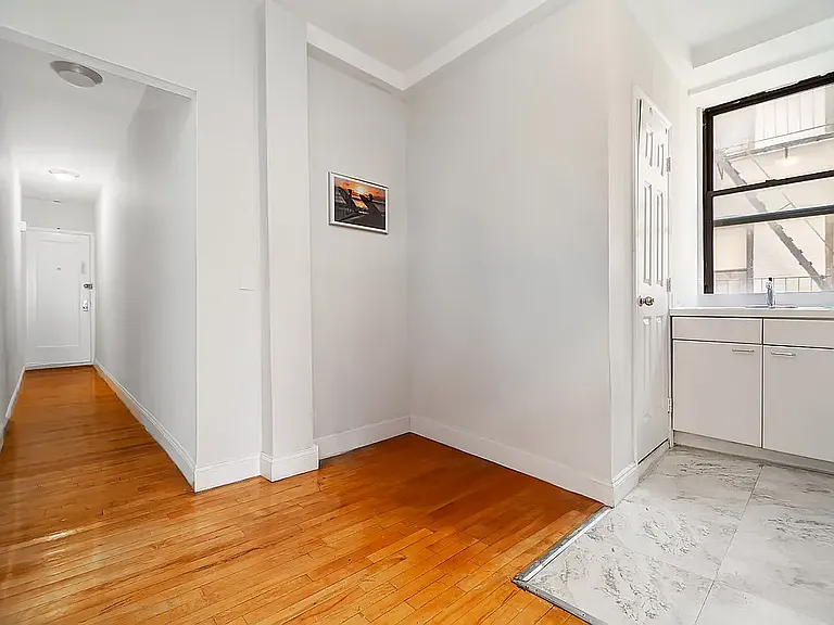 25 Thompson St #4 — Photo 5