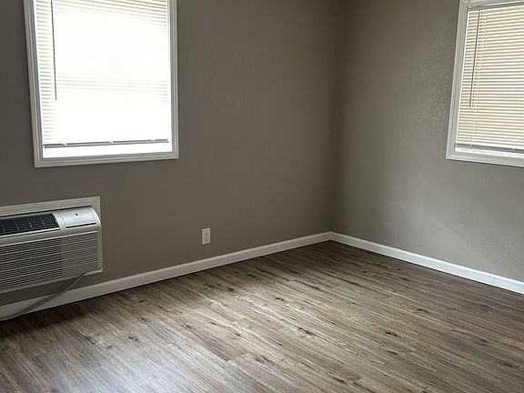4th image of 1413 S Broadway St #2