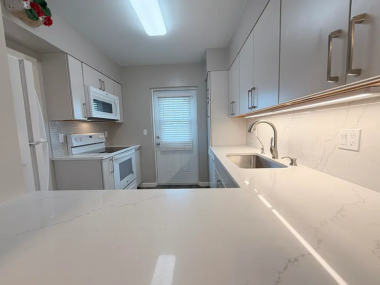 230 N Federal Hwy #305 — Photo 3