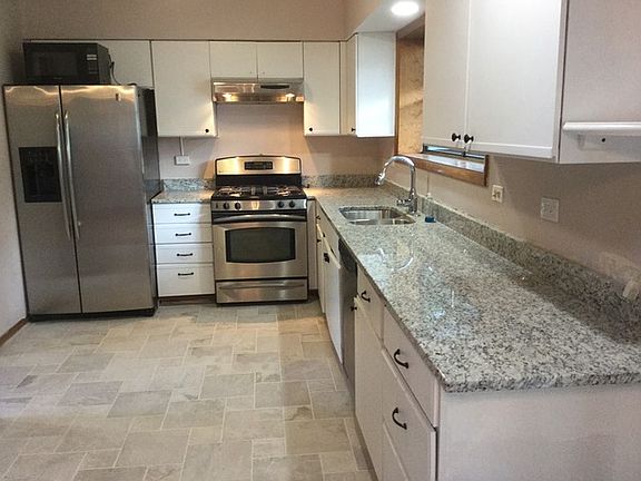 5th image of 907 Columbus St #907