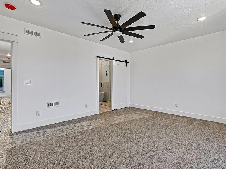 449 E Greenwood Ave — Photo 22