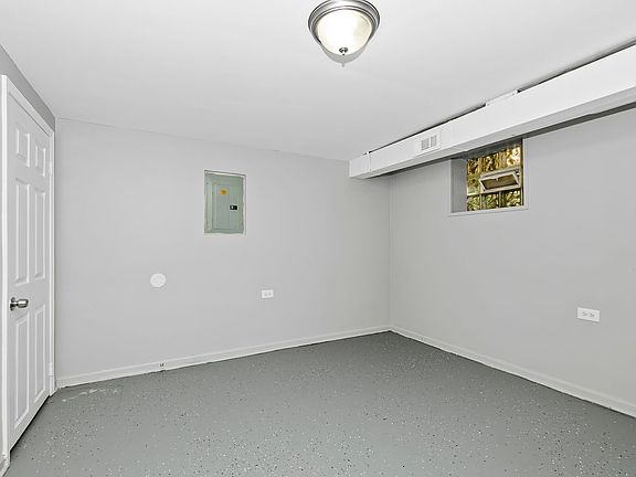 3rd image of 8918 S Essex Ave