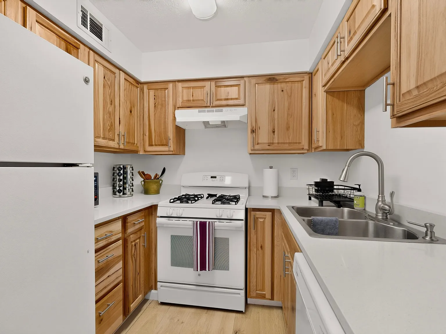 12204 Candelaria Rd NE — Photo 2