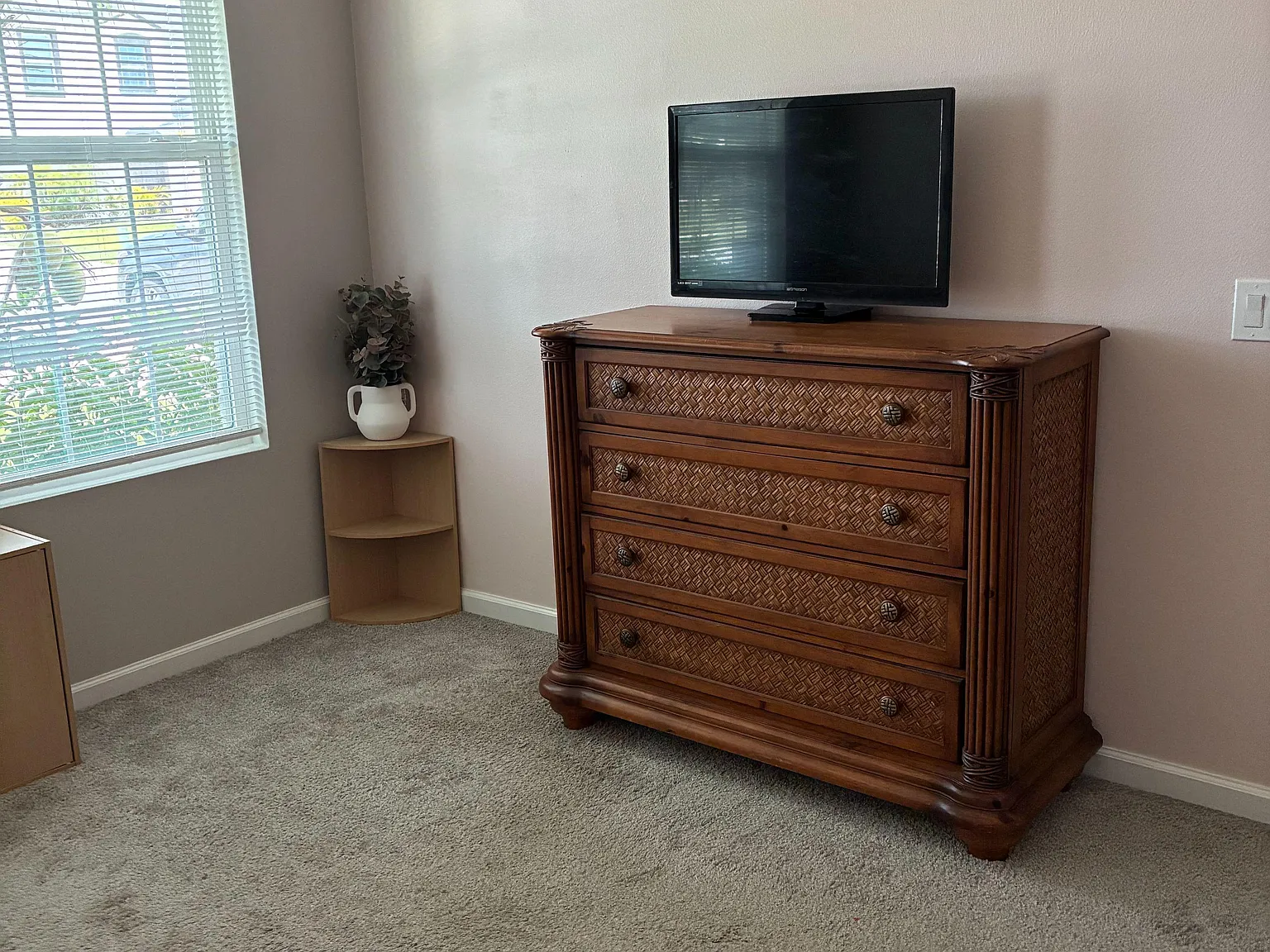 4 bed, 3.0 bath, 1990 sqft, $1,707 — Photo 2