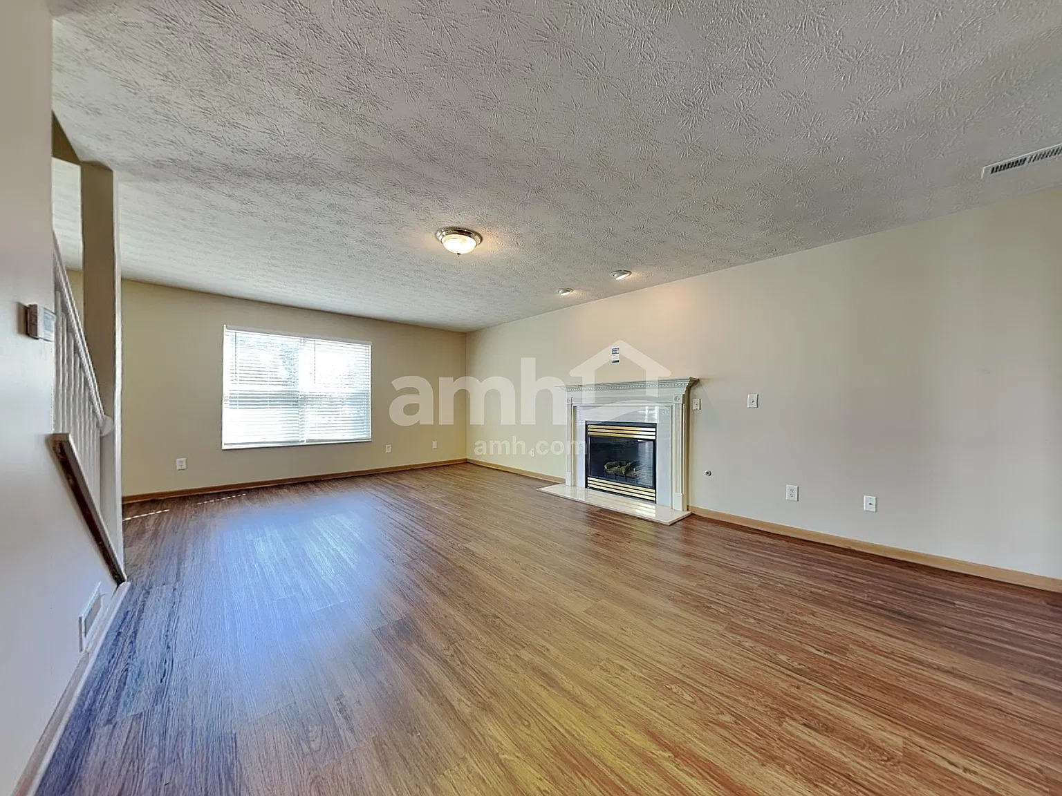 4 bed, 2.5 bath, 2000 sqft, $2,415 — Photo 4