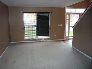 4th image of 301 Oak Grove Dr