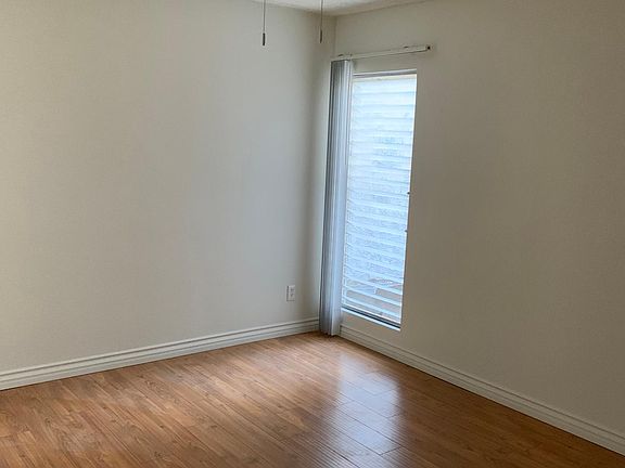 5th image of 13120 Moorpark St #4