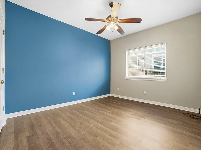 409 E Austin Ave — Photo 25