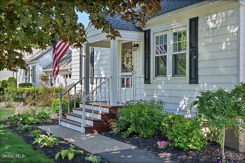 4th image of 3025 Evelyn Drive
