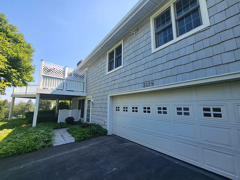 2139 Terrace Ln S — Photo 4