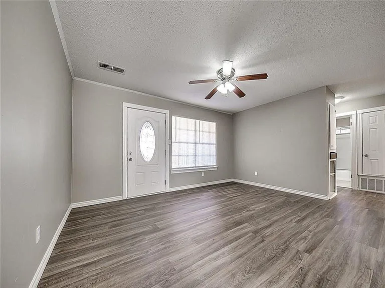 1204 Northgate Ter — Photo 2