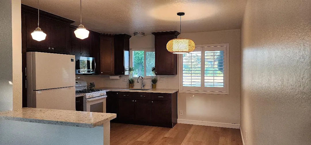 2 bed, 825 sqft, $2,100 — Photo 1