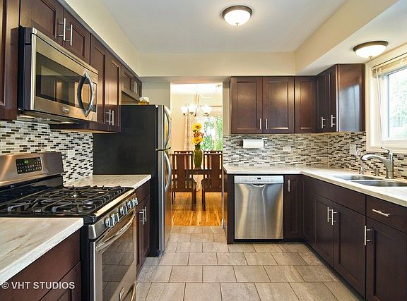 3rd image of 153 W Harbor Dr