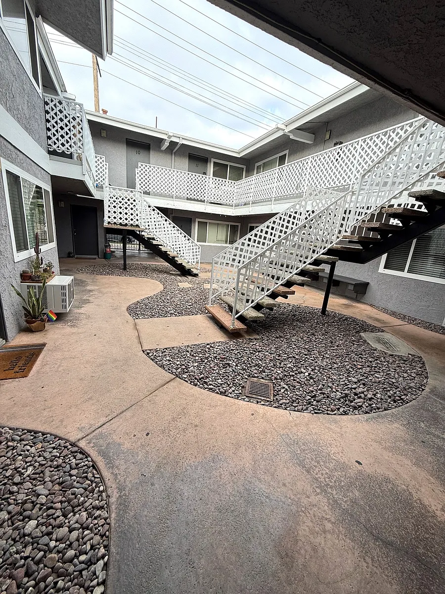 Building Photo - 900 Loma Ave #7