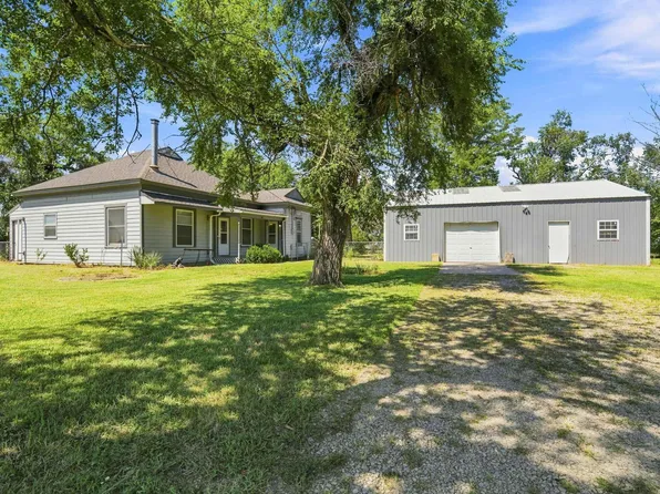 1531 Main Navarre, Hope, KS 67451
