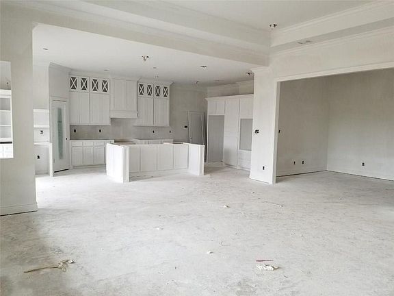 3rd image of 15833 Vincent Dr