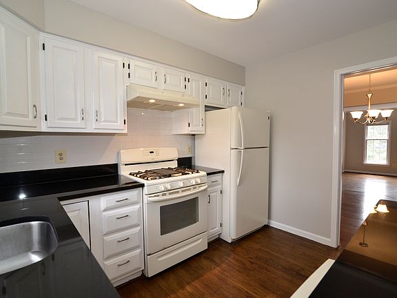 3rd image of 5926 Munson Ct