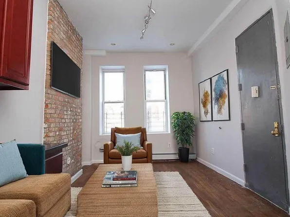 516 Bainbridge Street 1R image 1 of 8