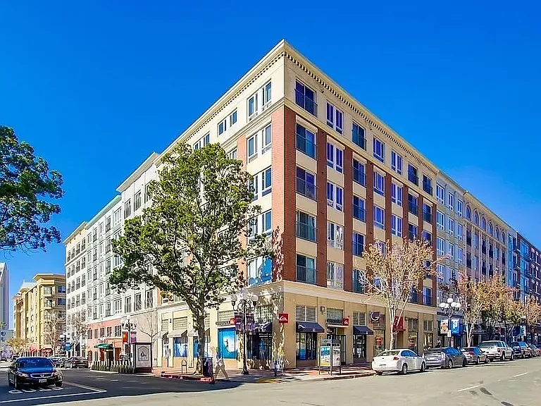 445 Island Ave