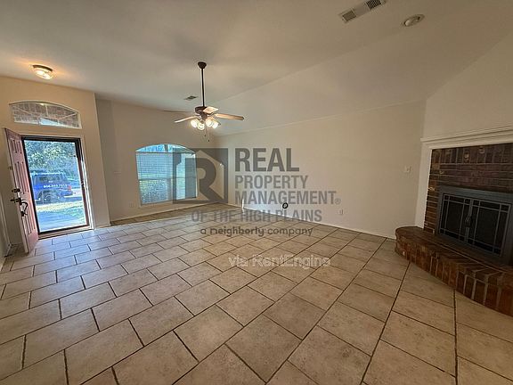 3rd image of 1004 Pikes Peak Dr