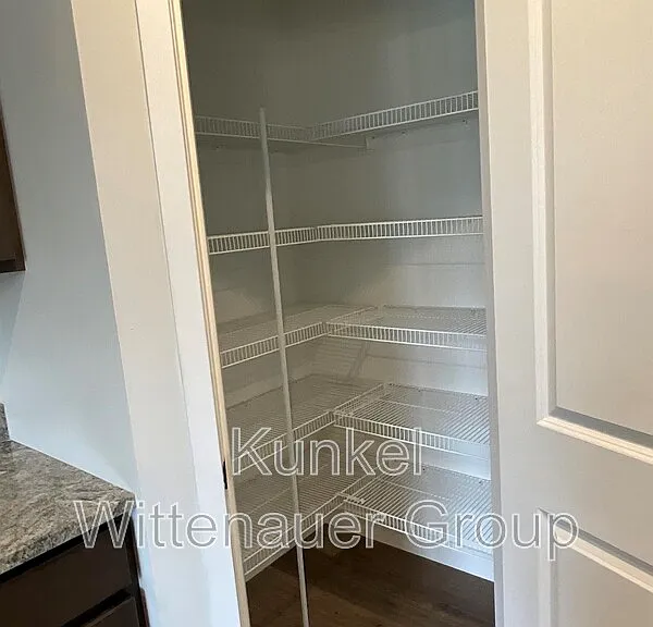 808 Applewood Creek Dr — Photo 10