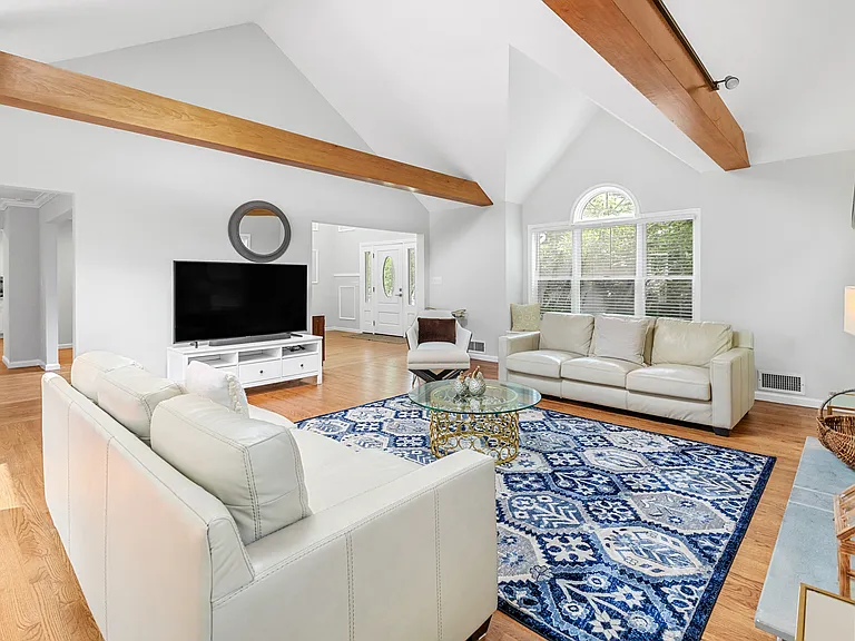 21 Eastway Dr — Photo 8