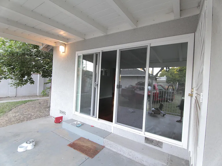 10044 Woodley Ave — Photo 23