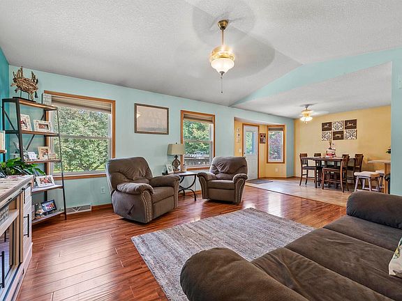 4th image of 808 Cypress Dr