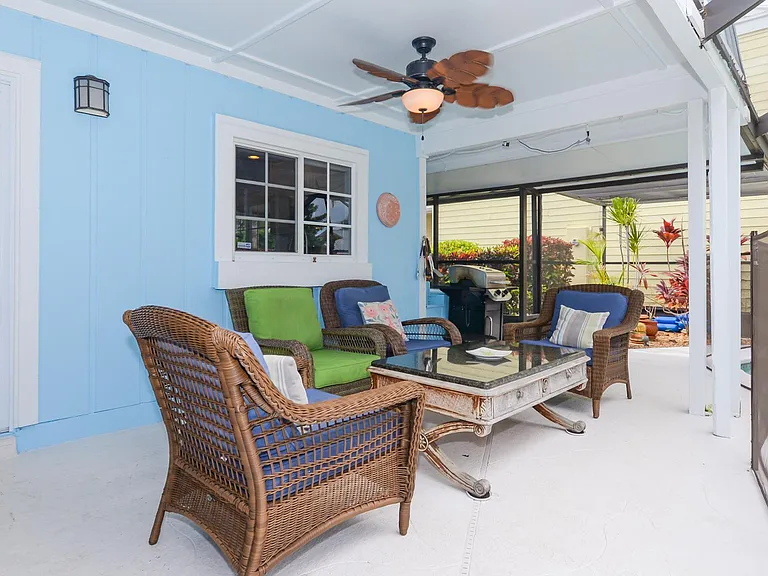 4051 NE Breakwater Dr — Photo 17