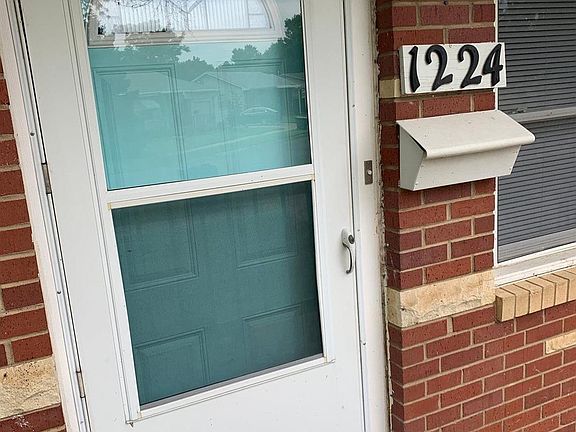 3rd image of 1224 Windsor Dr